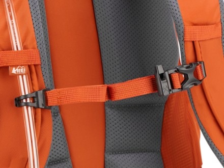 REI Co-op Trail 25 Pack Hydration tube routing (reservoir not included)