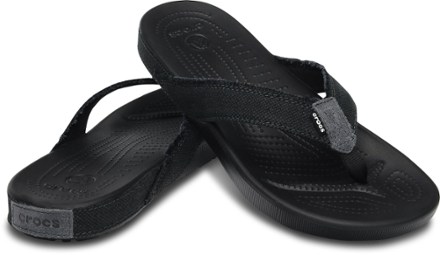 crocs santa cruz flip flops