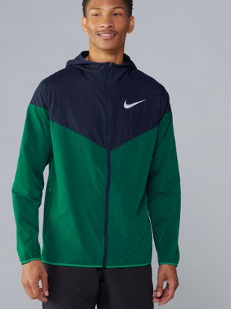 nike men's core windrunner jacket