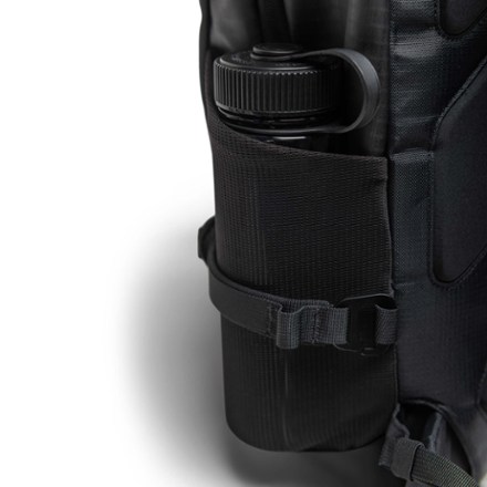 Herschel Supply Co. All Season Snow Pack - 29 L Water bottle not included
