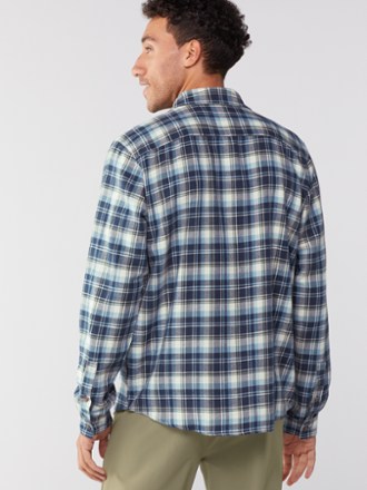 Patagonia Long-Sleeve Cotton in Conversion Fjord Flannel Shirt - Men's 2