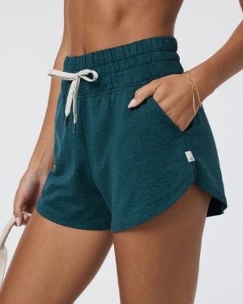 Vuori Halo Performance Shorts 2.0 - Women's 4