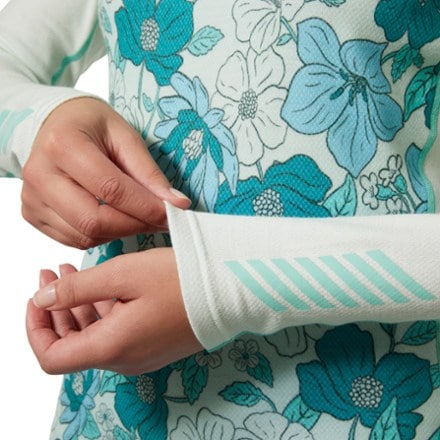 Helly Hansen LIFA Merino Midweight Graphic Base Layer Crew Top - Women's 5