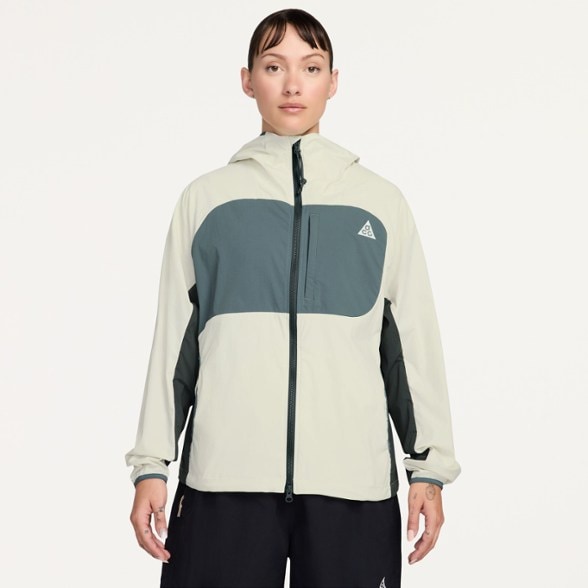 On Body Image of color Sea Glass/Black Spruce