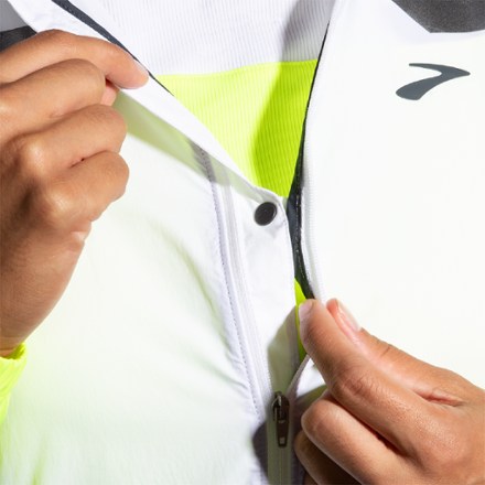 Brooks Run Visible Convertible Jacket - Women's 9
