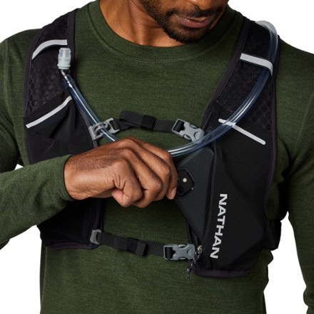 Nathan HyperNight QuickStart 3.0 4 L Hydration Vest 7