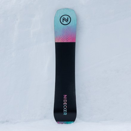 Location Image for Venus Snowboard - Women's - 2025/2026