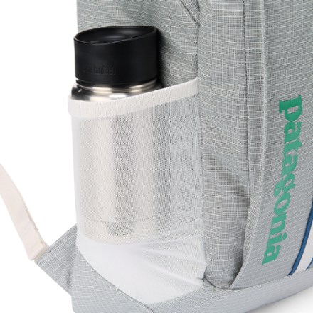 Patagonia Black Hole Pack - 25 L Water bottle pocket (Water bottle sold separately)