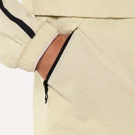 On Performance Volt Jacket - Men's 6