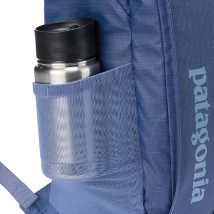 Patagonia Black Hole Pack - 25 L Water bottle pocket (Water bottle sold separately)
