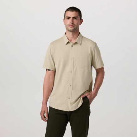 Vuori Short-Sleeve Knit Oxford Button-Down Shirt - Men's 1