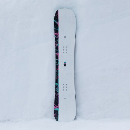 Location Image for Venus Snowboard - Women's - 2025/2026