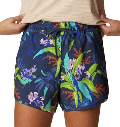 Columbia Bogata Bay Stretch Print Shorts - Women's 3