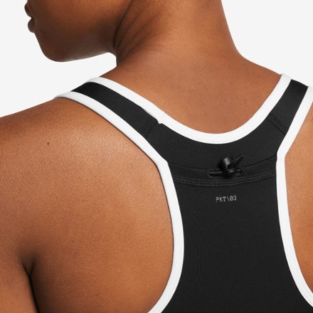 Nike Swoosh On The Run Bra 4
