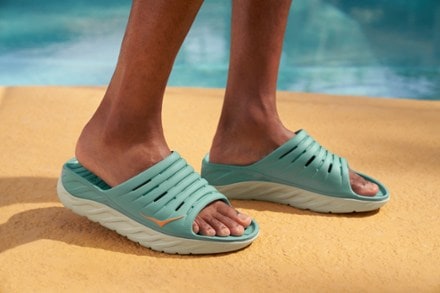 hoka flip flops mens