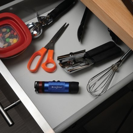 Nite Ize Radiant 3-in-1 Mini Flashlight 8
