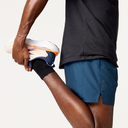 Brooks Dash 6" 2-in-1 Shorts - Men's 4