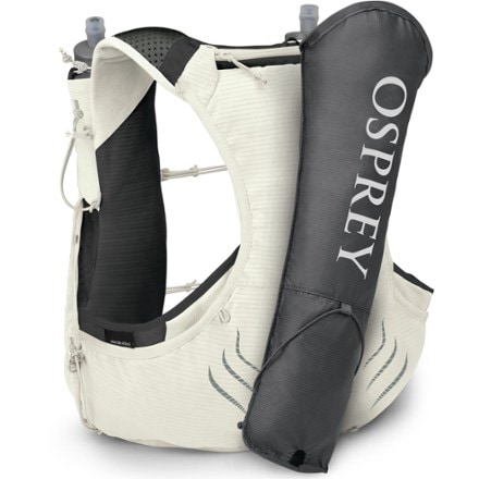 Osprey Duro Pro 7 Hydration Vest Shown with included quiver