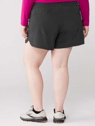 Active Pursuits 4.5" Shorts - Women's Plus Sizes