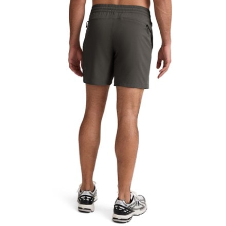 Beyond Yoga Long Run Unlined 7" Shorts - Men's 1