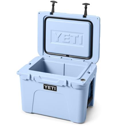 YETI Tundra 35 Cooler 2