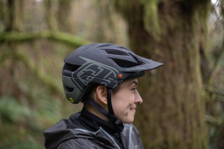 woman wearing a mtb bike helmet