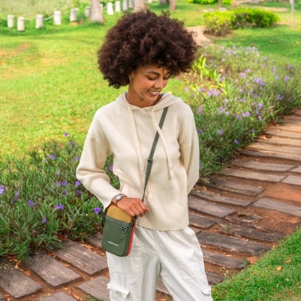 Location Image for Cruz Crossbody Bag