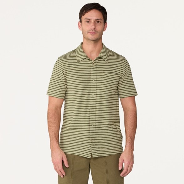 Model info: Height: 6'1" | Chest: 40 | Waist: 32.5 | Wearing size: M
