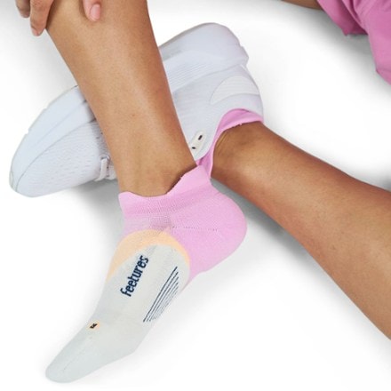 Feetures Elite Light Cushion No Show Tab Socks 2