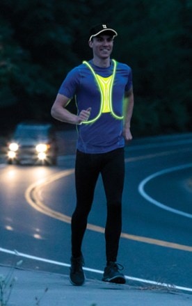 Amphipod Xinglet Optic Beam USB Rechargeable Flashing Reflective Vest 2