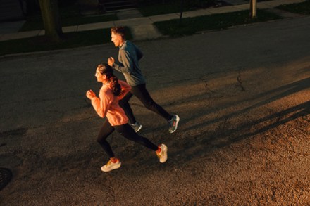 Location Image for Gaviota 6 Road-Running Shoes - Women's