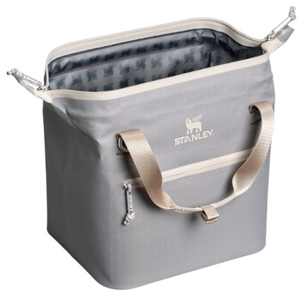 Stanley The All Day Julienne Mini Cooler - 10 Cans/7.2 Qts. 2