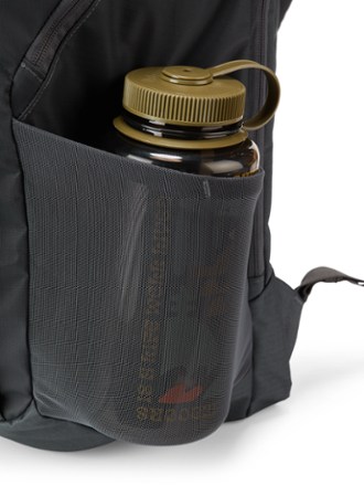 Patagonia Black Hole Pack - 32 L Water bottle pocket (Water bottle sold separately) (Smolder Blue)