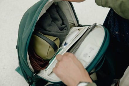 Peak Design City Backpack 22 L 6