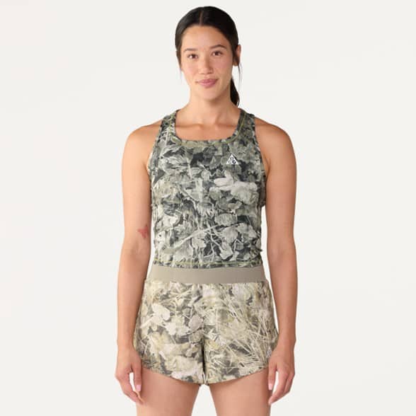 Model info: Height: 5' 7" | Chest: 34 | Waist: 27 | Wearing size: M