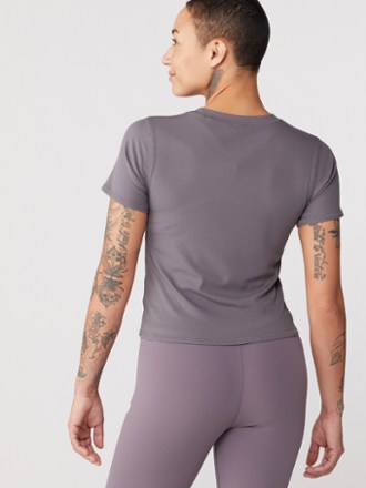 Vuori Pose Fitted T-Shirt - Women's 2