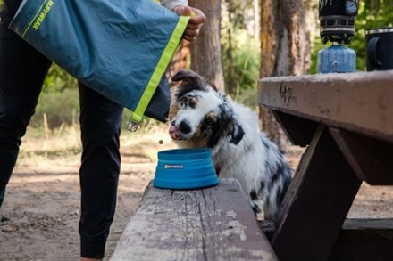 Ruffwear Kibble Kaddie - 10 Liters Bowl and cute doggo not included