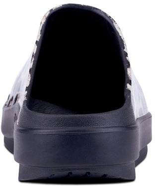 OOFOS OOCloog Clogs - Women's 3