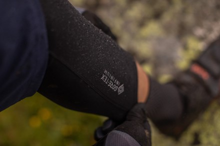GOREWEAR Shield Knee Warmers - Men's 3