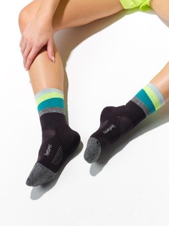 Feetures Elite Light Cushion Mini Crew Socks 1