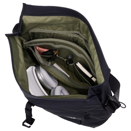 Thule Paramount 14 L Crossbody Bag 4