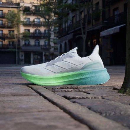 Location Image of color Ftwr White/Dash Grey/Lime