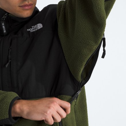The North Face Retro Denali Jacket - Men's 4