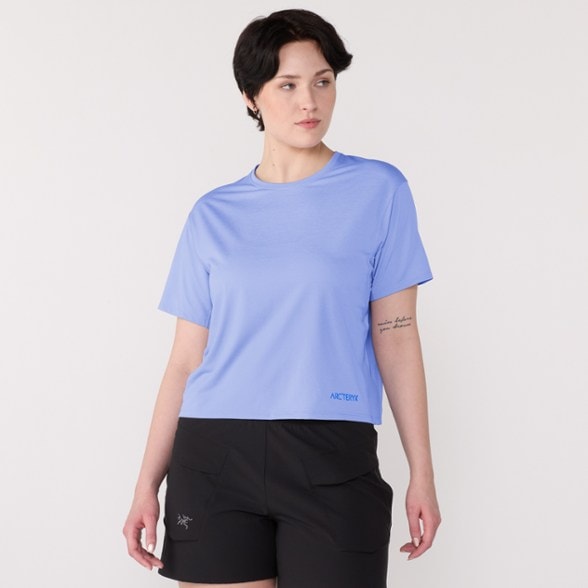 Model info: Height: 5' 9.5" | Chest: 32 B/C | Waist: 25.5" | Wearing size: M