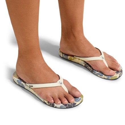 OluKai Uiki Flip-Flops - Women's 6