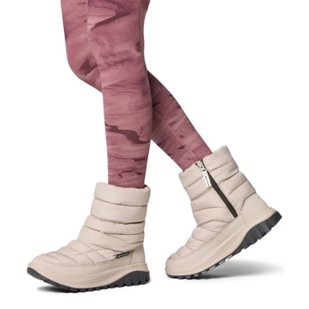 Columbia Snowtrot Mid Snow Boots - Women's 9
