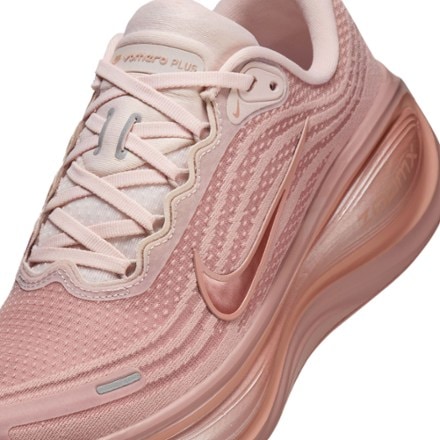 Nike Vomero Plus Road-Running Shoes - Women's 6