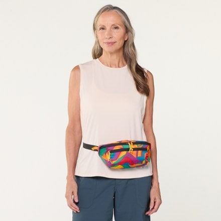 REI Co-op Trail 2 Pride Edition Waist Pack 1