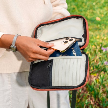 Location Image for Cruz Crossbody Bag - Women's