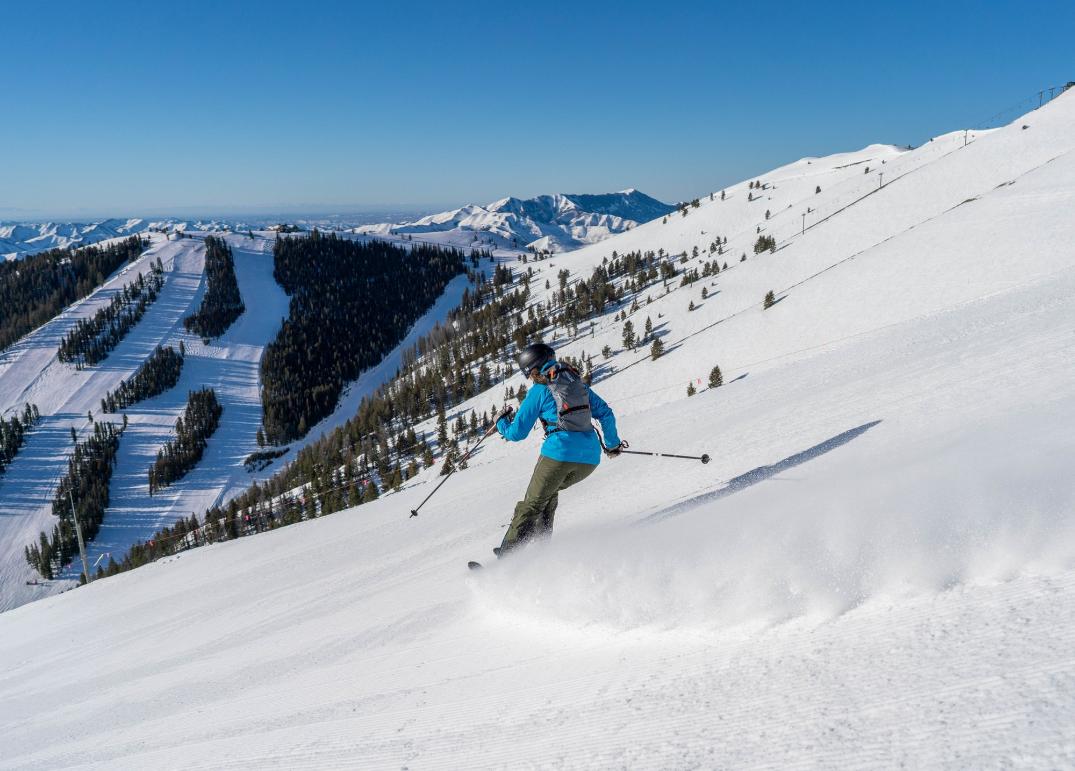 Location Image for Powderhound 12 Snow Hydration Pack